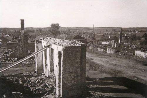  - Miasto na fotografiach z czasów II wojny światowej . Ruiny Witebska. 09 1941