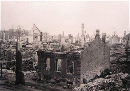  - Miasto na fotografiach z czasów II wojny światowej . Ruiny Witebska. Fotografia anonimowego żołnierza Wehrmachtu 1941-44