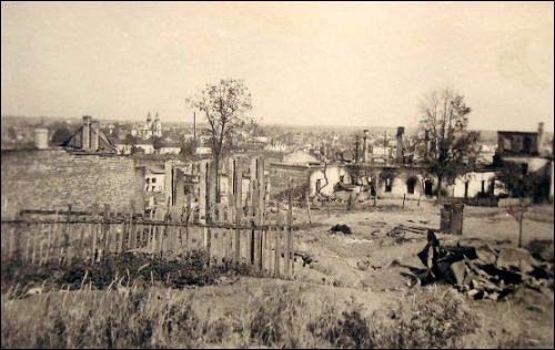  - Miasto na fotografiach z czasów II wojny światowej . Ruiny Witebska. Fotografia anonimowego żołnierza Wehrmachtu 1941-44