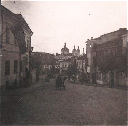  - Miasto na fotografiach z czasów II wojny światowej . Widok na pojezuicki kościół