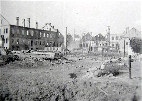  - Miasto na fotografiach z czasów II wojny światowej . Witebsk. Ruiny. Fot. 1941-43