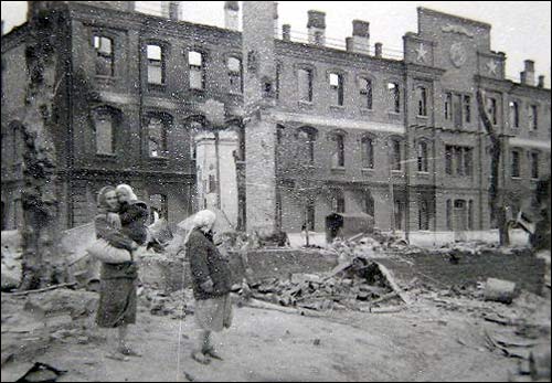  - Miasto na fotografiach z czasów II wojny światowej . Witebsk. Ruiny. Fot. 1941-43
