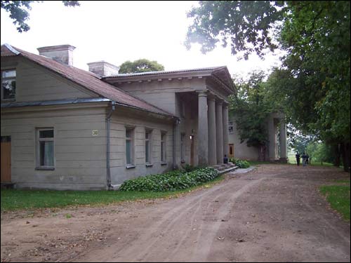 Pałac. Widok od drogi Lejpuny. Dwór Kruszewskich