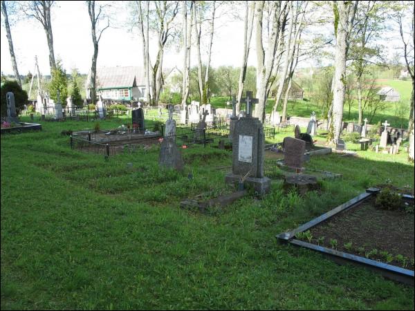 Козакишки |  Костёл Матери Божьей. Groby rodzinne