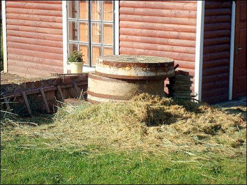  - Мельница водяная . Старые жернова