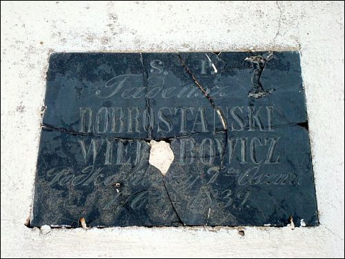  - Часовня-усыпальница Кобылинских. Памятная доска на часовне