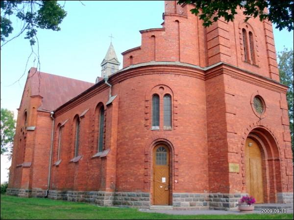  - Костёл Святых Апостолов Петра и Павла. Боковой фасад фрагмент