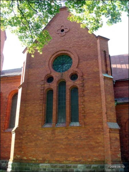  - Костёл Святых Апостолов Петра и Павла. Боковой фасад фрагмент