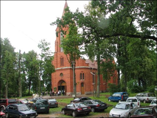 Коркожишки. Костёл Святых Апостолов Петра и Павла