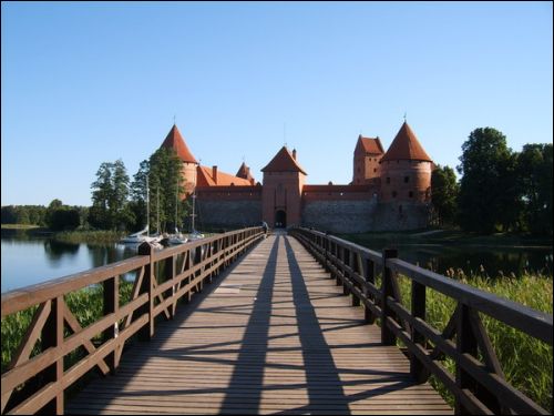  -  Новый замок. Вид на замок с моста