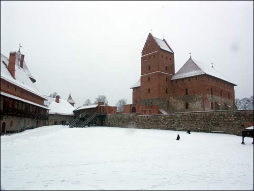  -  Новый замок. Замковый двор