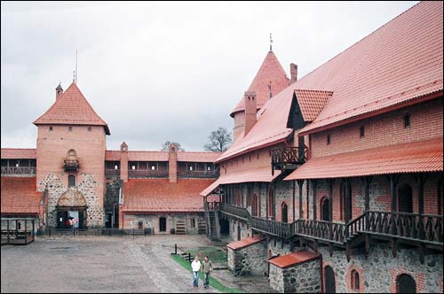  -  Новый замок. Тракайский замок. Внутренний двор