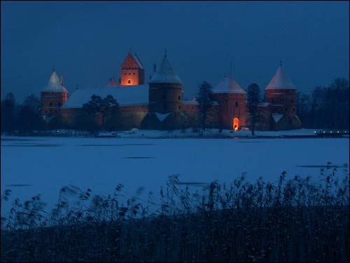  -  Новый замок. Тракайский замок зимним вечером