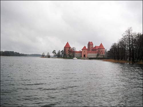  -  Новый замок. Вид со стороны местечка