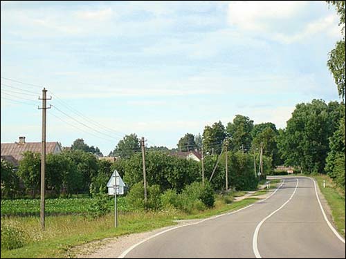 Дарога праз вёску Корве (Карвы). Краявіды