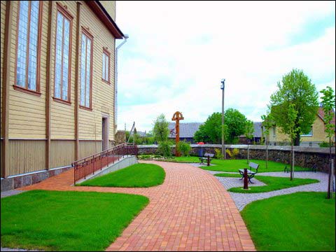  - Kościół NMP. Obok kościoła