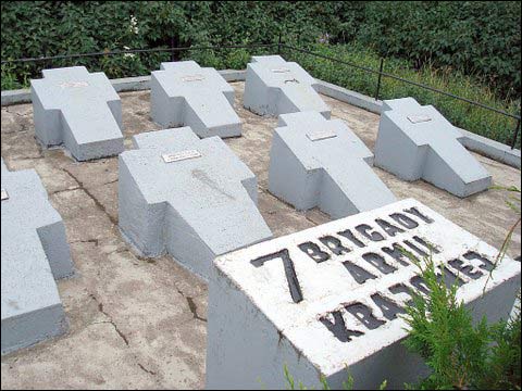 Скорбуцяны.  Захоронение солдат Армии Краёвой