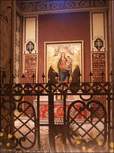 The Gasztold chapel with the painting of the Madonna of the Sapiehas Vilnius. Catholic church Cathedral