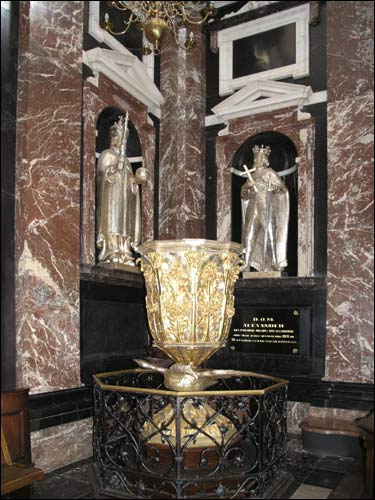 St. Casimir's chapel. Statues of the Grand Dukes of Lithuania and Polish kings Vilnius. Catholic church Cathedral