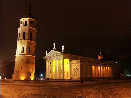 View at night Vilnius. Catholic church Cathedral