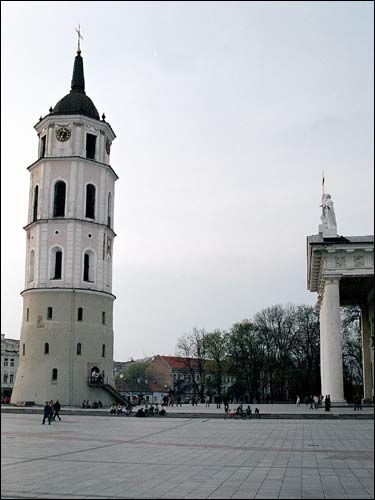 Belfry Vilnius. Catholic church Cathedral