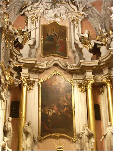 Вильнюс |  Костёл Святой Терезы (Кармелитов). Главный алтарь, фрагмент