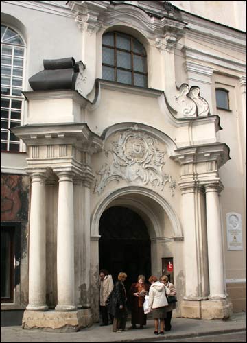 Вільня |  Касцёл Святога Духа і кляштар дамініканаў. Райкальны партал па вул. Дамініканскай