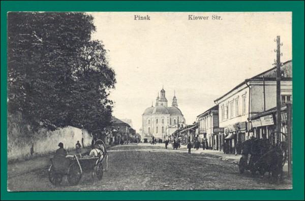  - Miasto na starych fotografiach . 