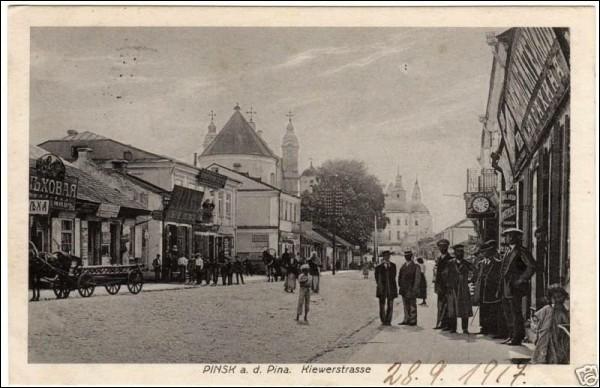  - Miasto na starych fotografiach . 