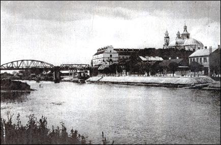 - Miasto na starych fotografiach . 
