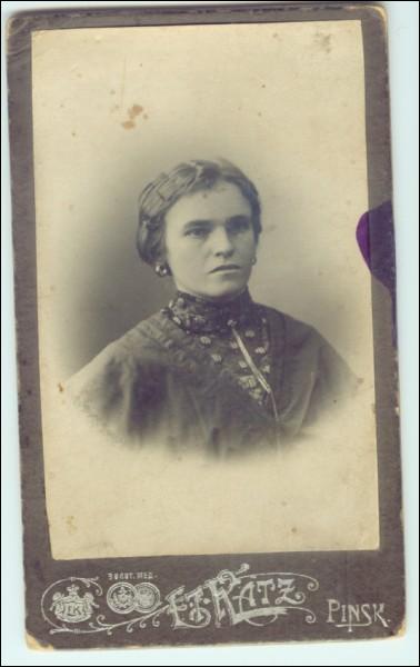  -     . Fot.z 1913r.Ktoś z Rodziny.