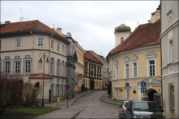  - Pałac Góreckich. Pałac Góreckich (po lewej stronie ulicy) (12/2006)