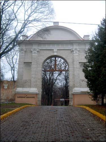 Brama zachodnia, zdjęcie z 2006 r. Wilno. Pałac Sapiehów