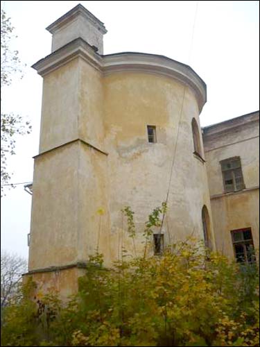 Wieża zachodniej fasady Wilno. Pałac Sapiehów