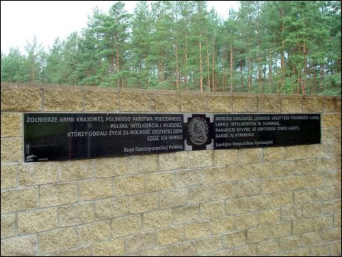 Ponary Górne (Wilno) |   Kompleks memorialny. Tablica memorialna