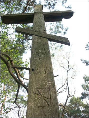  - cemetery . Old wooden cross (1911)