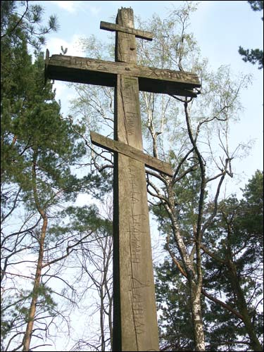  - cemetery . Old wooden cross (1899)