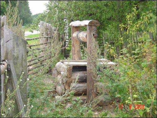  - We wsi . Stara studnia w Urlancach