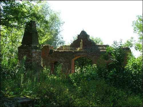  - Царква Покрыва Прасвятой Багародзіцы. Мураваная брама і помнік маршалку Магільніцкаму