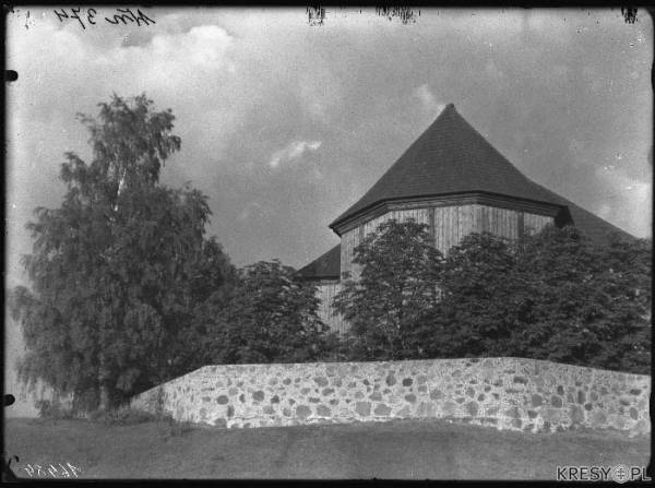  - Касцёл Святых апосталаў Пятра й Паўла. Выгляд з боку апсіды<br>Фота з архіву Інстытута Мастацтва Польскай Акадэміі Навук (IS PAN 0000016484)