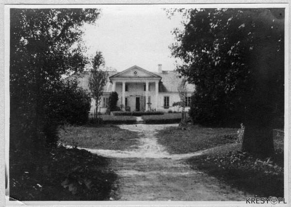  - Сядзіба Карповічаў. Чамброва на здымку Z.Wydzanka.<br>Фота з архіву Інстытута Мастацтва Польскай Акадэміі Навук (IS PAN R0000026389)