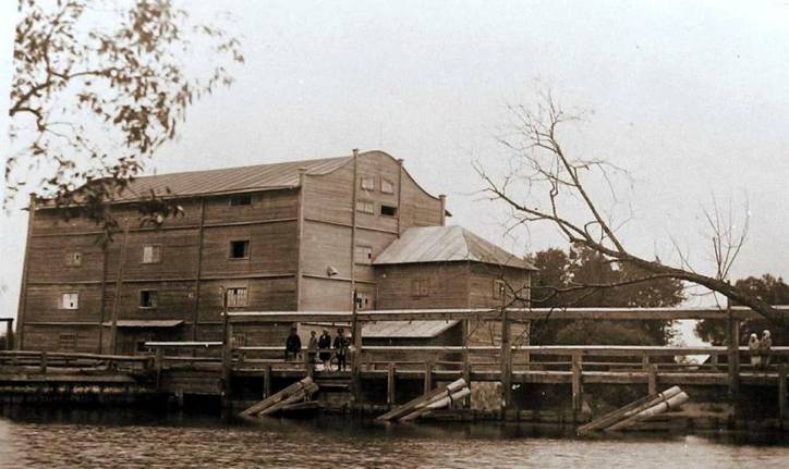 Вязынь. Хозяйственный двор 