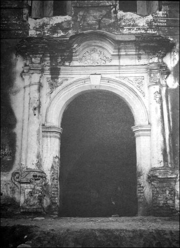  - Kościół i klasztor Dominikanów. Portal główny kościoła dominikanów