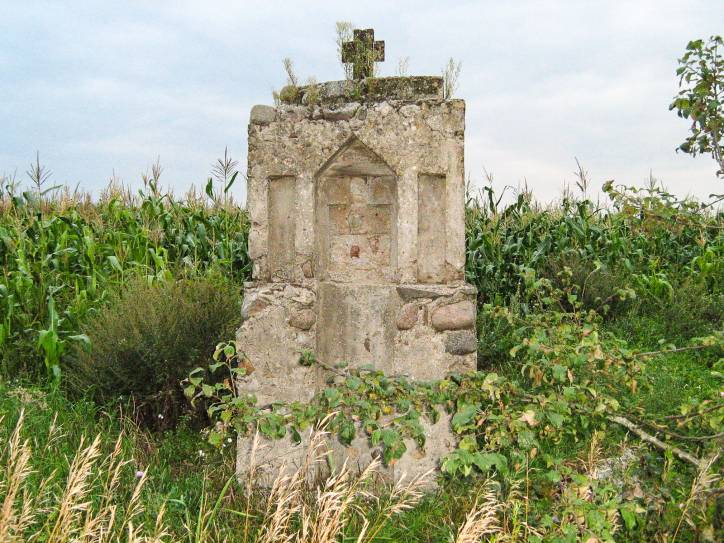 Вайдзені.  Каплічка прыдарожная 