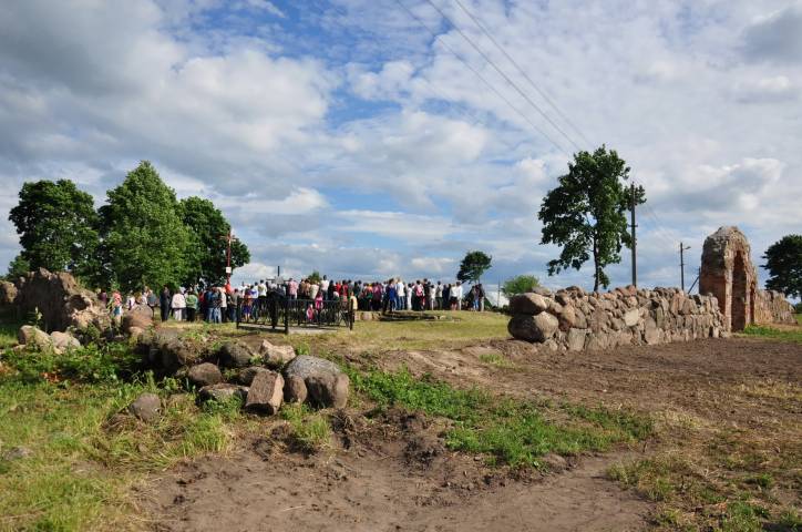 Oborek (Połoczany). Kościół Wniebowzięcia NMP i św. Rocha