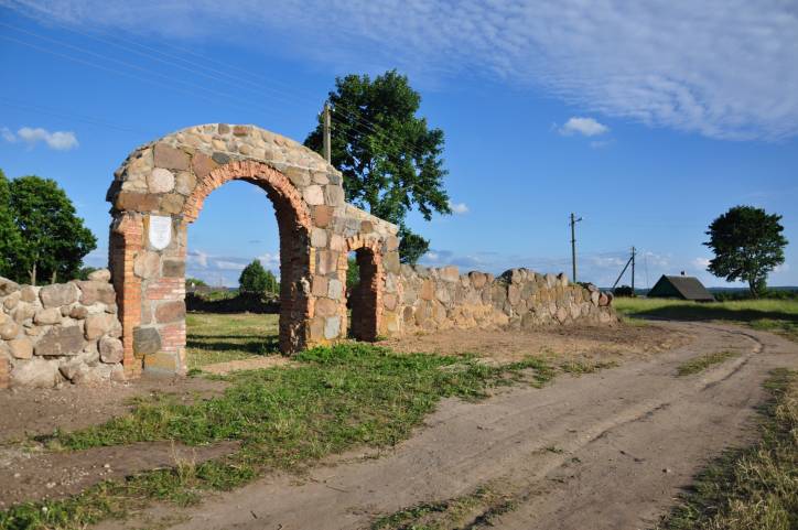 Oborek (Połoczany). Kościół Wniebowzięcia NMP i św. Rocha