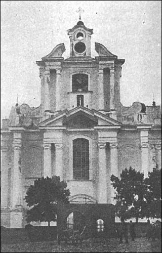  - Касцёл Святой Тройцы і кляштар дамініканаў. Галоўны фасад касцёла на здымку пач. ХХ ст.