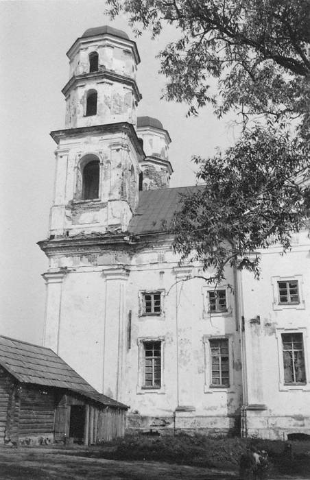Uszacz. Kościół i klasztor Dominikanów