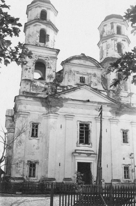 Uszacz. Kościół i klasztor Dominikanów