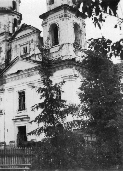 Uszacz. Kościół i klasztor Dominikanów